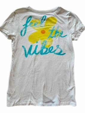 Chaser “Feel The Vibes” Graphic T Shirt Womens Small White Daisy Summer Boho